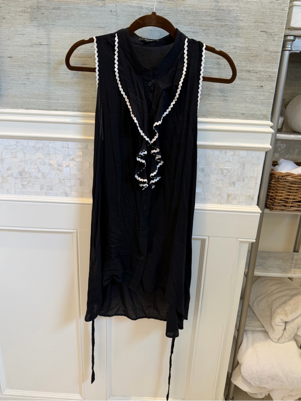 Medium s line Black Sleeveless tunic top ruffle neck tic rac trim black white